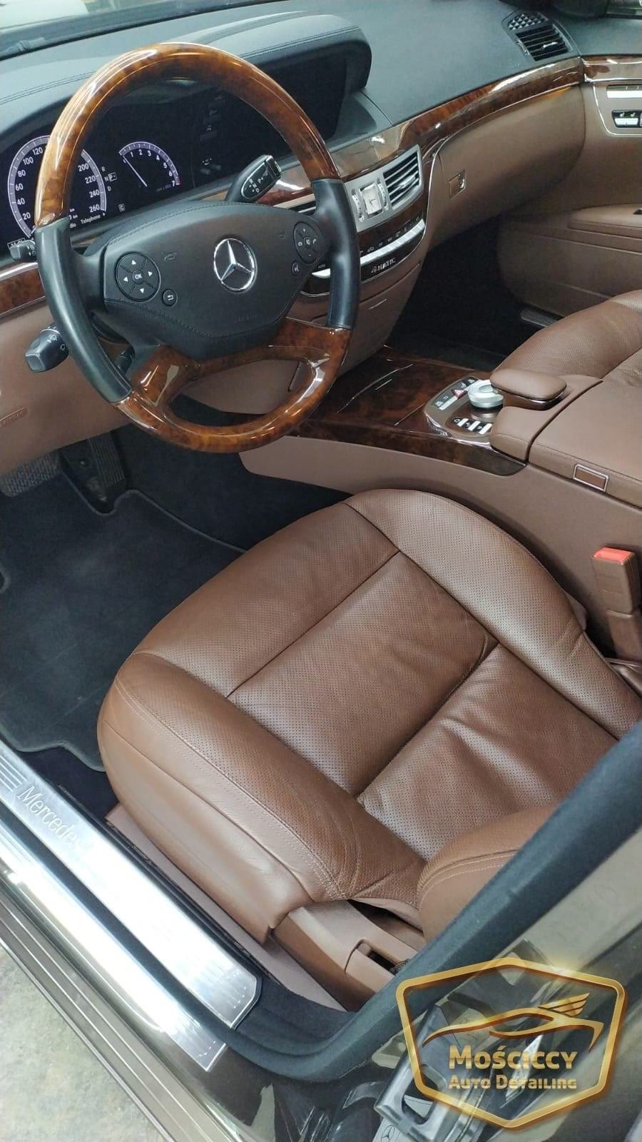 Brązowy skórzany fotel kierowcy Mercedesa klasy S